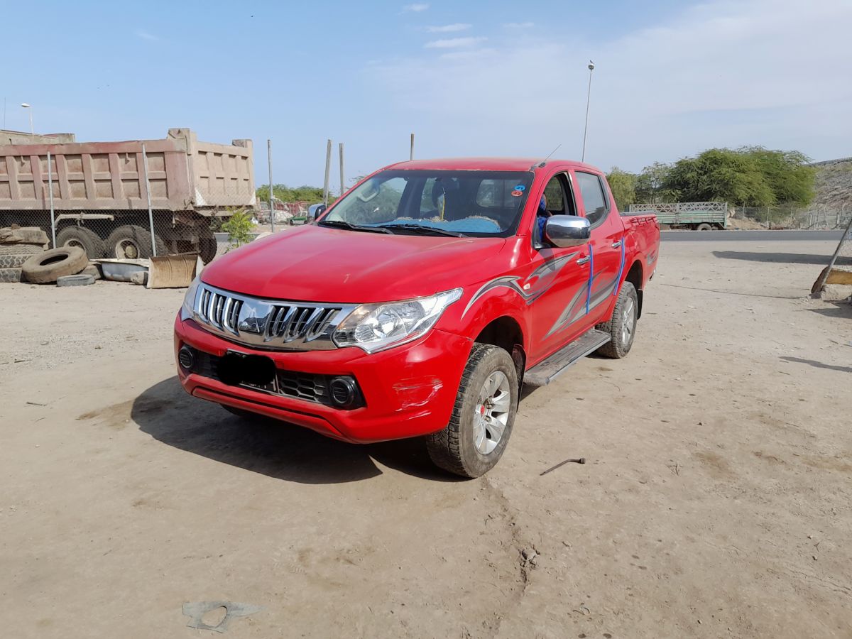 Pick-up Mitsubishi L200 200 000 km, bien entretenu, négociable
