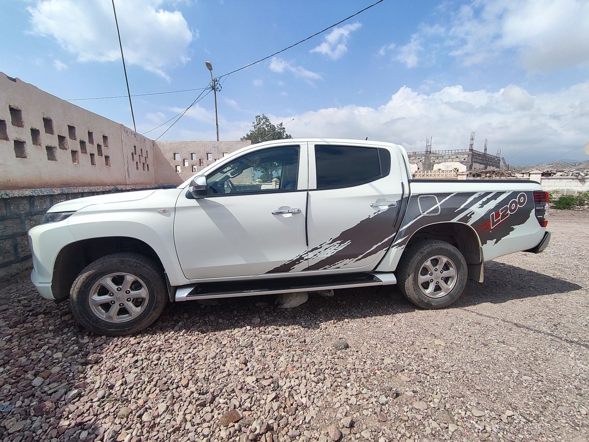Mitsubishi L200 2020, toutes options, faible kilométrage