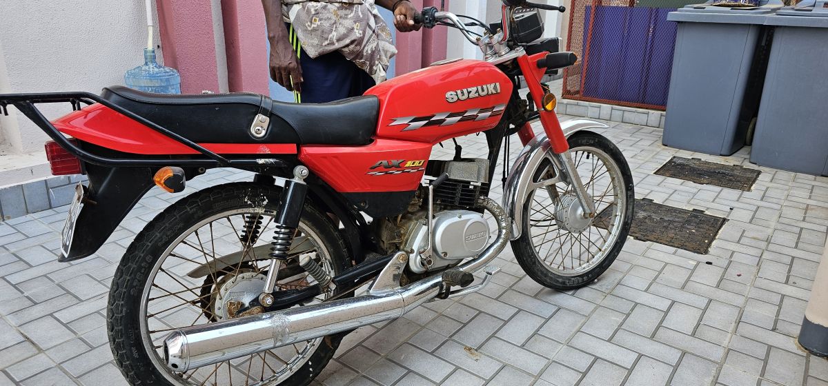 Vend moto suzuki AX100
