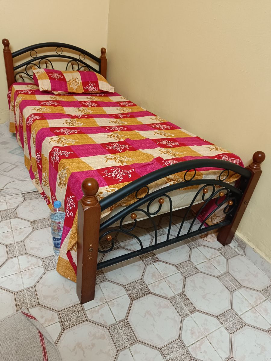 Lit confortable avec matelas