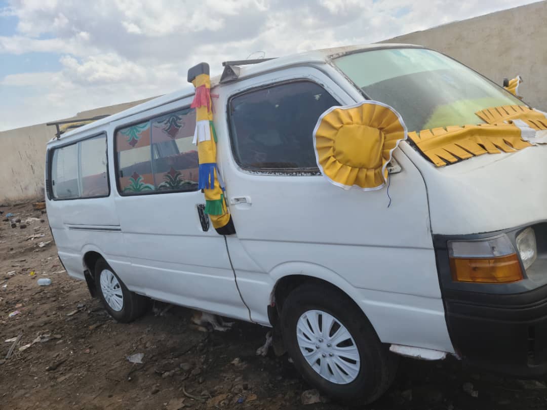 Toyota Hiace 2L, neuf, carrosserie impeccable