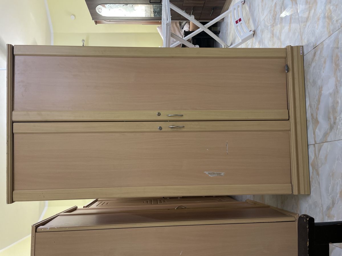 Armoire 2 portes en excellent état