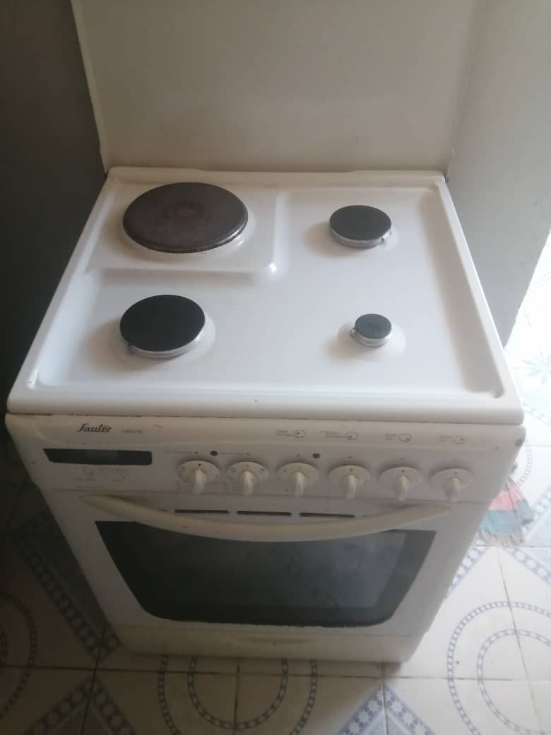 Gaziniere a vendre utilisé 4 mois uniquement