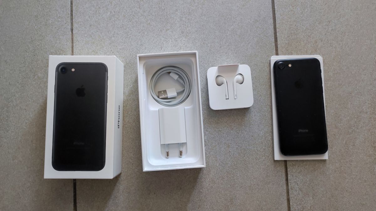 iPhone 7 Noir 128 Go, Parfait État, Avec Accessoires d\'Origine