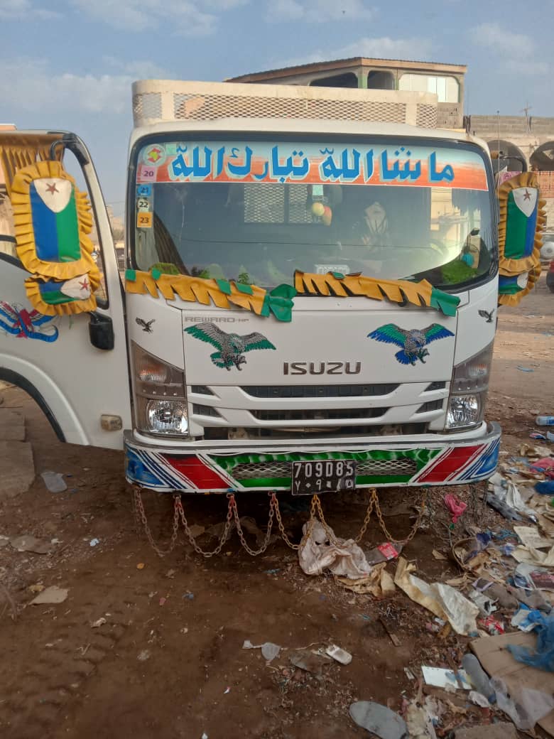 Camion Isuzu en bon état
