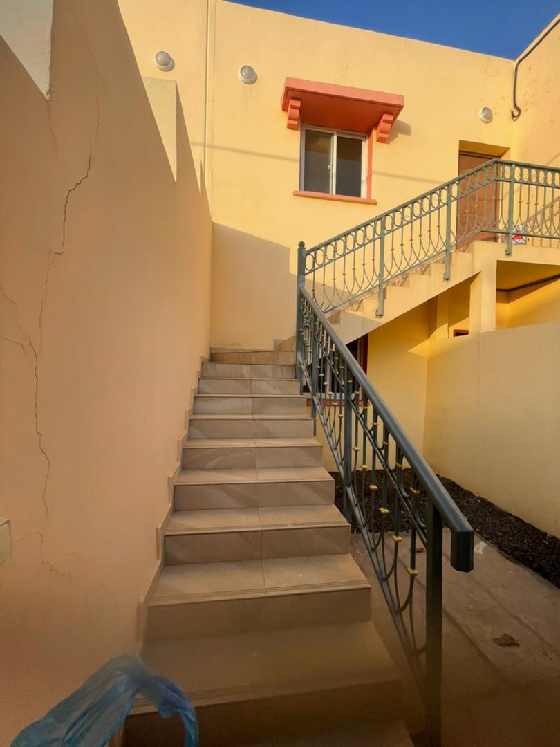 Location d’une maison f4 cité sogik avec citerne d eau 2000 litres