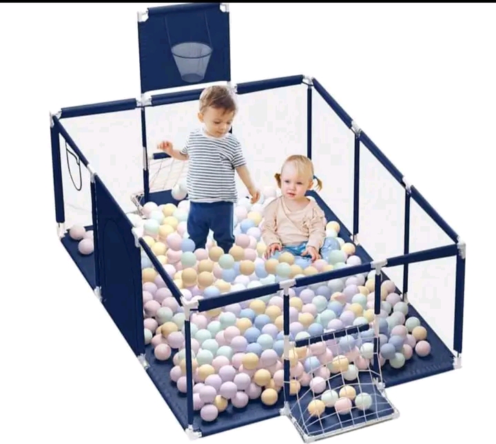 Parc bébé neuf avec 50 balloon