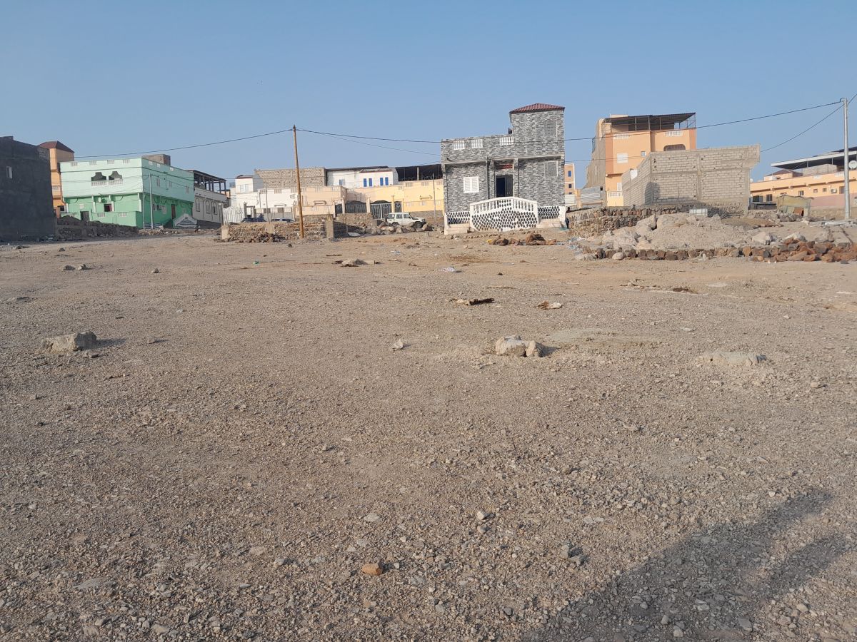 Terrain à Barwaqo2 avec titre foncier, prêt pour la construction