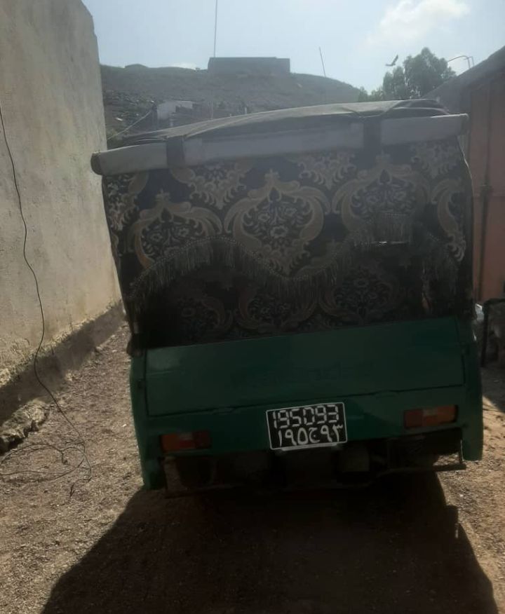 Bajaj Mahindra 5 places, immatriculée 93