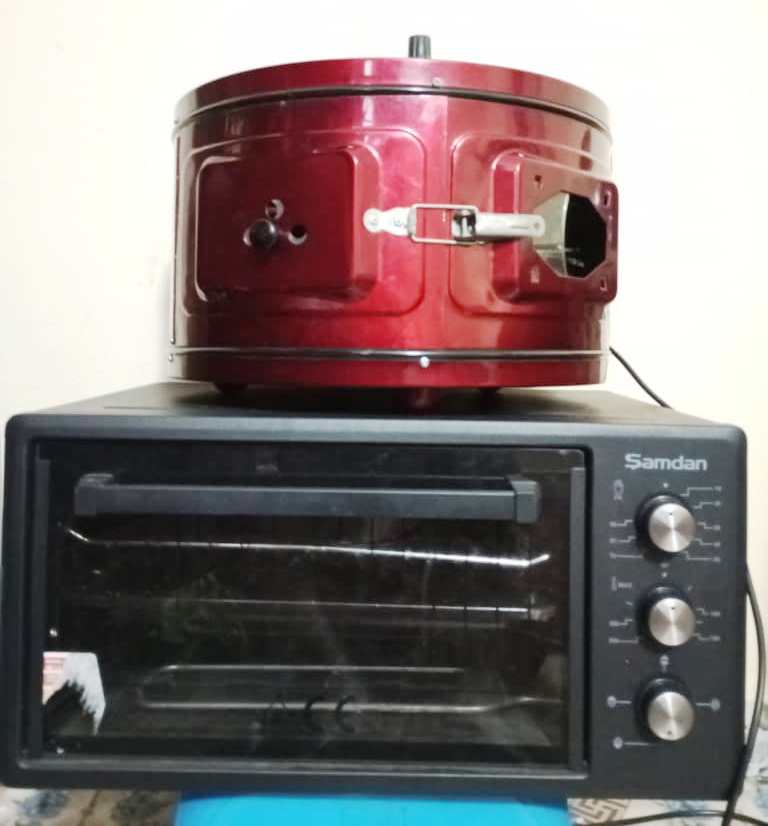 Deux fours électriques en vente à prix négociable - noir et marron