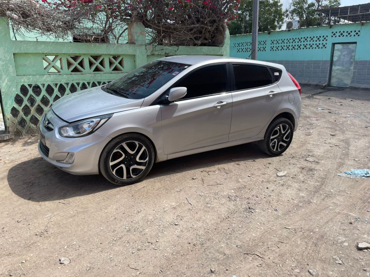 Location voitures 4x4 et tourisme - Hyundai Accent, Avante, Tucson, Kia