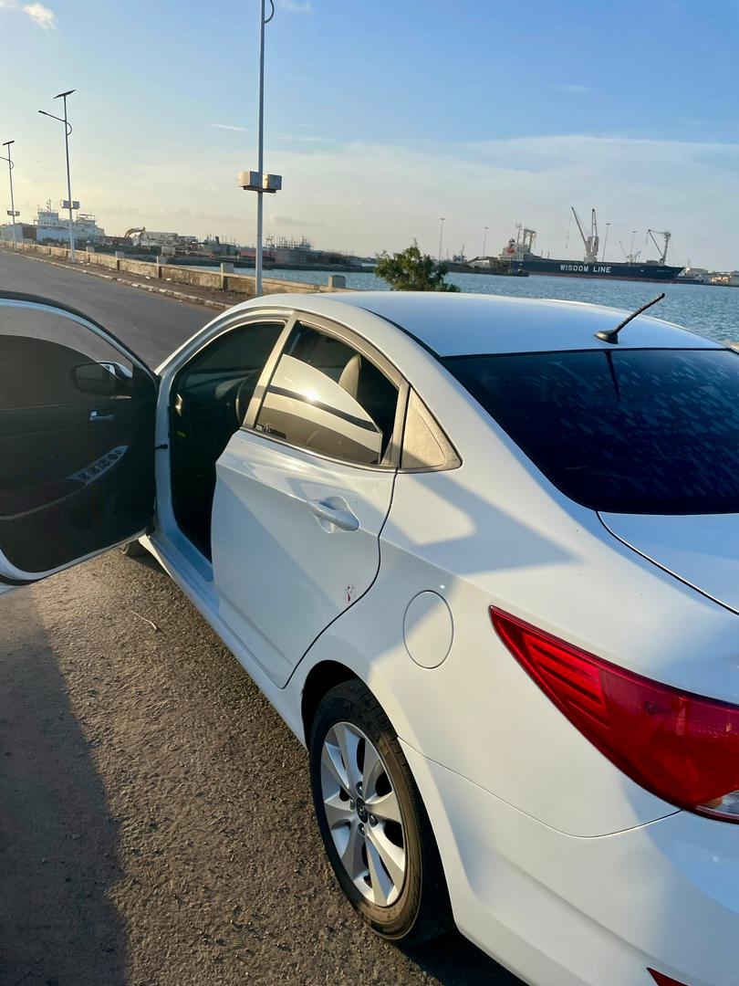 Location voitures 4x4 et tourisme - Hyundai Accent, Avante, Tucson, Kia