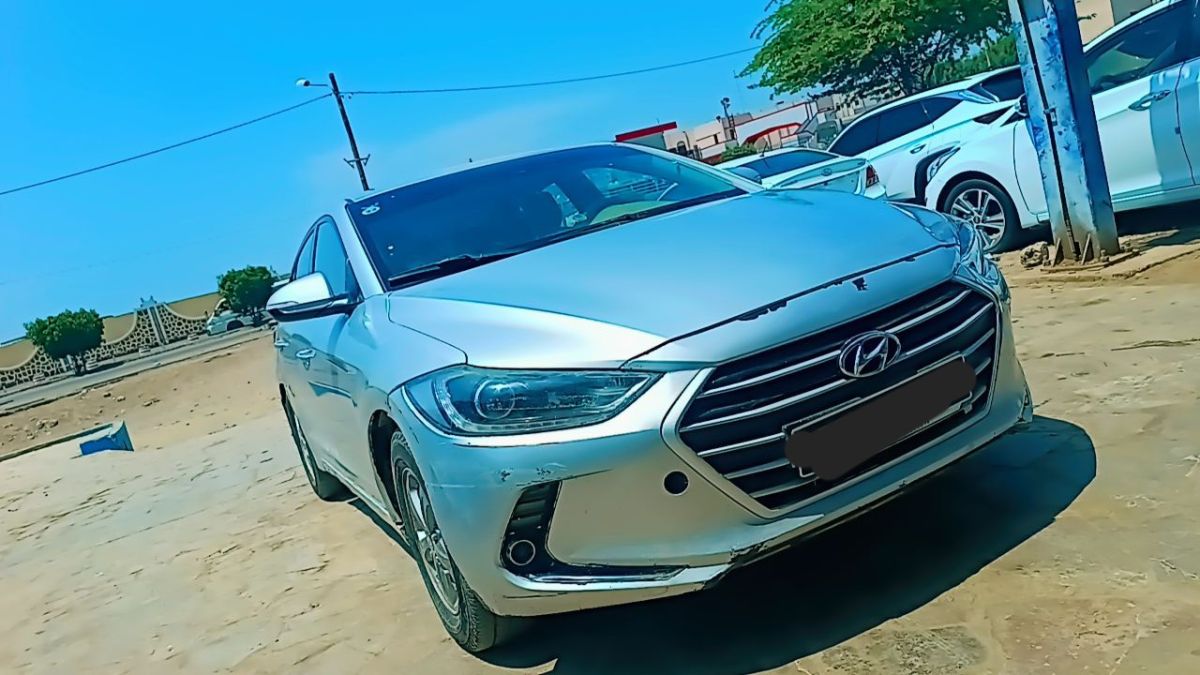 Hyundai Avante 2017, Automatique Diesel, Bluetooth, Intérieur Cuir, Bon ...