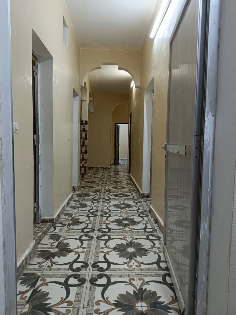 Appartement R+1 à PK12, 4 chambres avec toilettes et cuisine