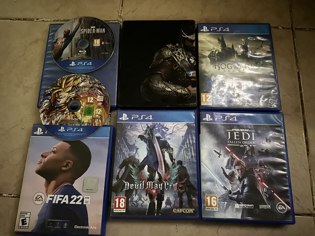 Jeux PS4 en vente - Spiderman, Ghost Recon Breakpoint, Hogwarts Legacy