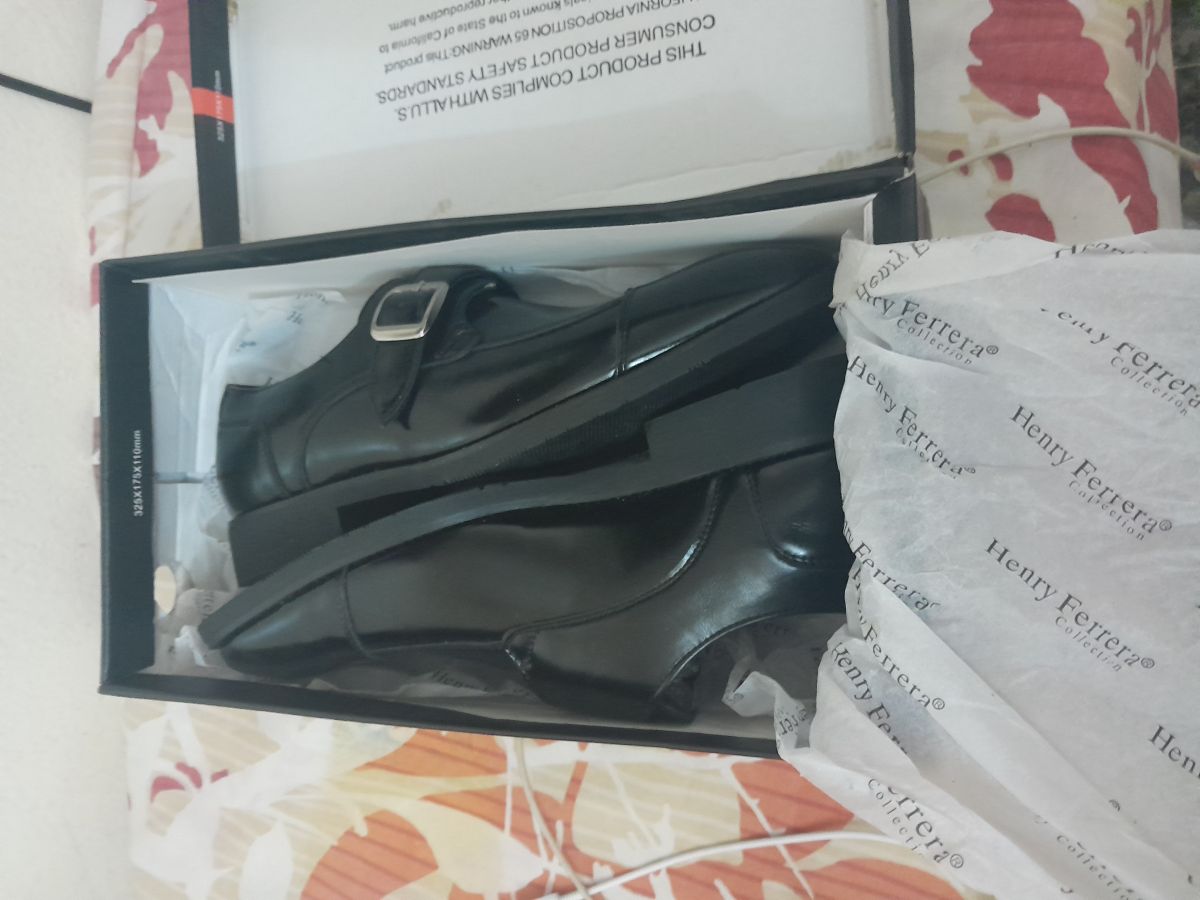 Chaussures de ville neuves taille 41