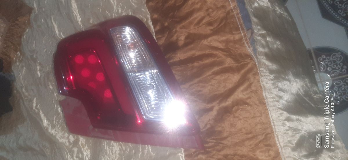 Feu arrière droit original pour Suziki Dezire à bon prix