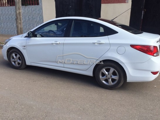 Voiture Hyundai Accent en location, climatisation, économe en carburant