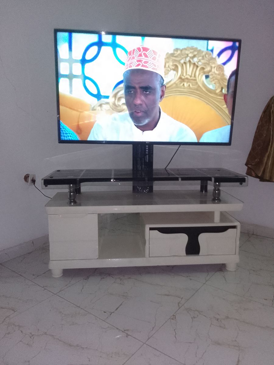 Lot de meubles à vendre avec TV LG 55