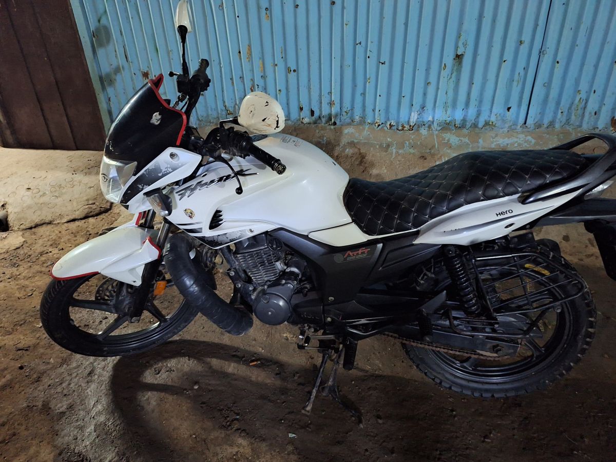 Moto Hero Hunk 150cc en excellent état