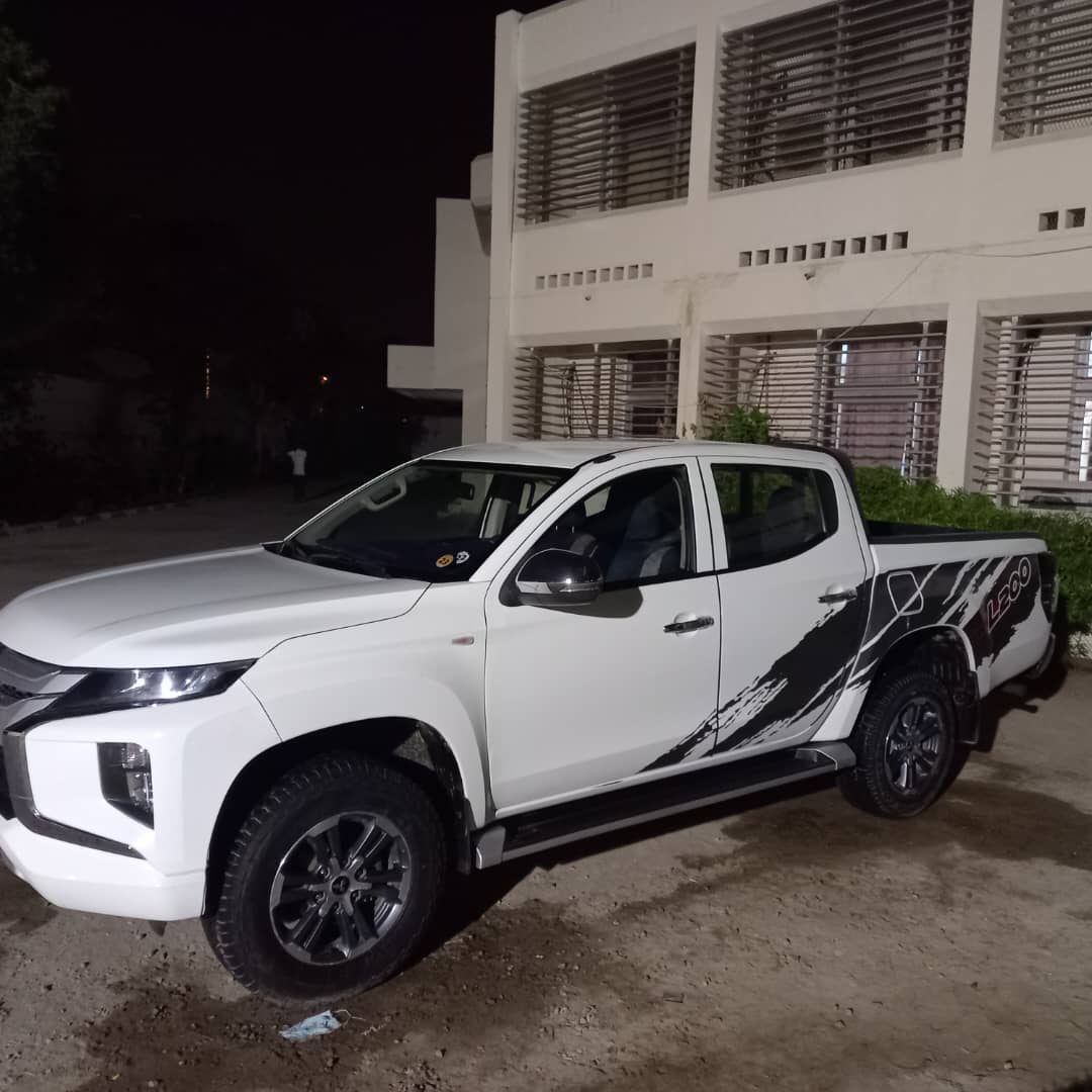 Pick up a vendre Mitsubishi Blanc année 2021