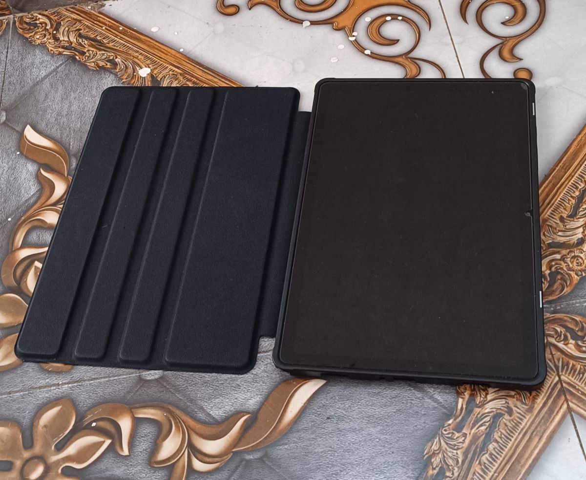 Samsung Galaxy A9+ tablette, état impeccable, avec coque et anti-casse