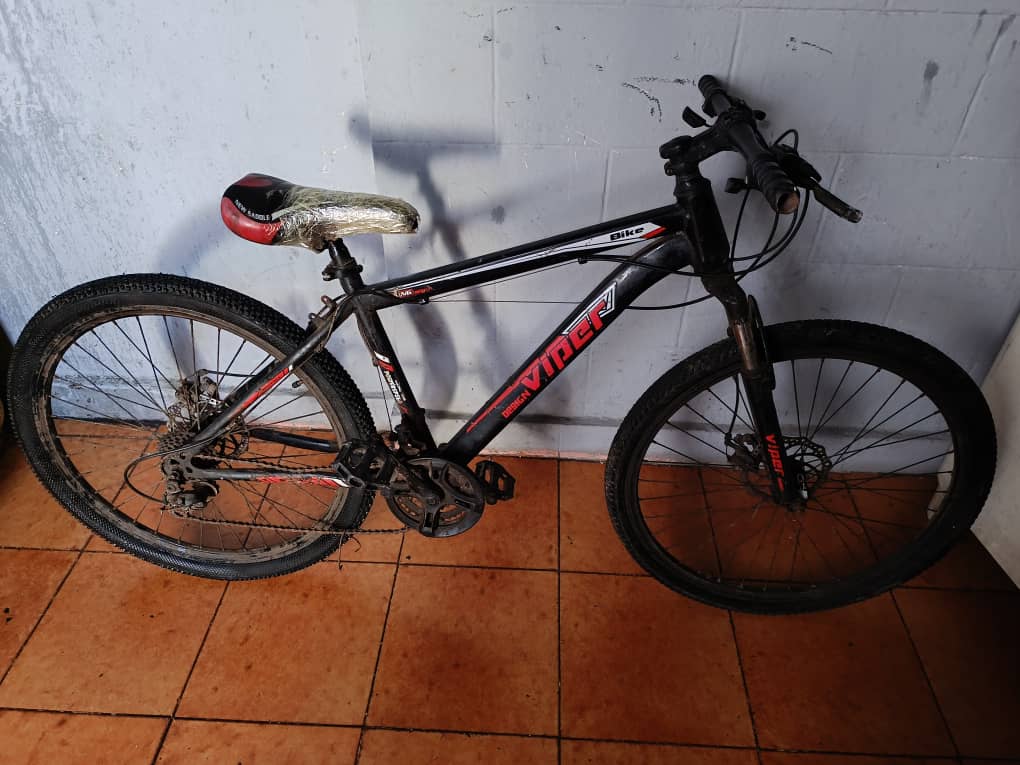 Vélo D26 Noir et Rouge avec Cropon de Pneu