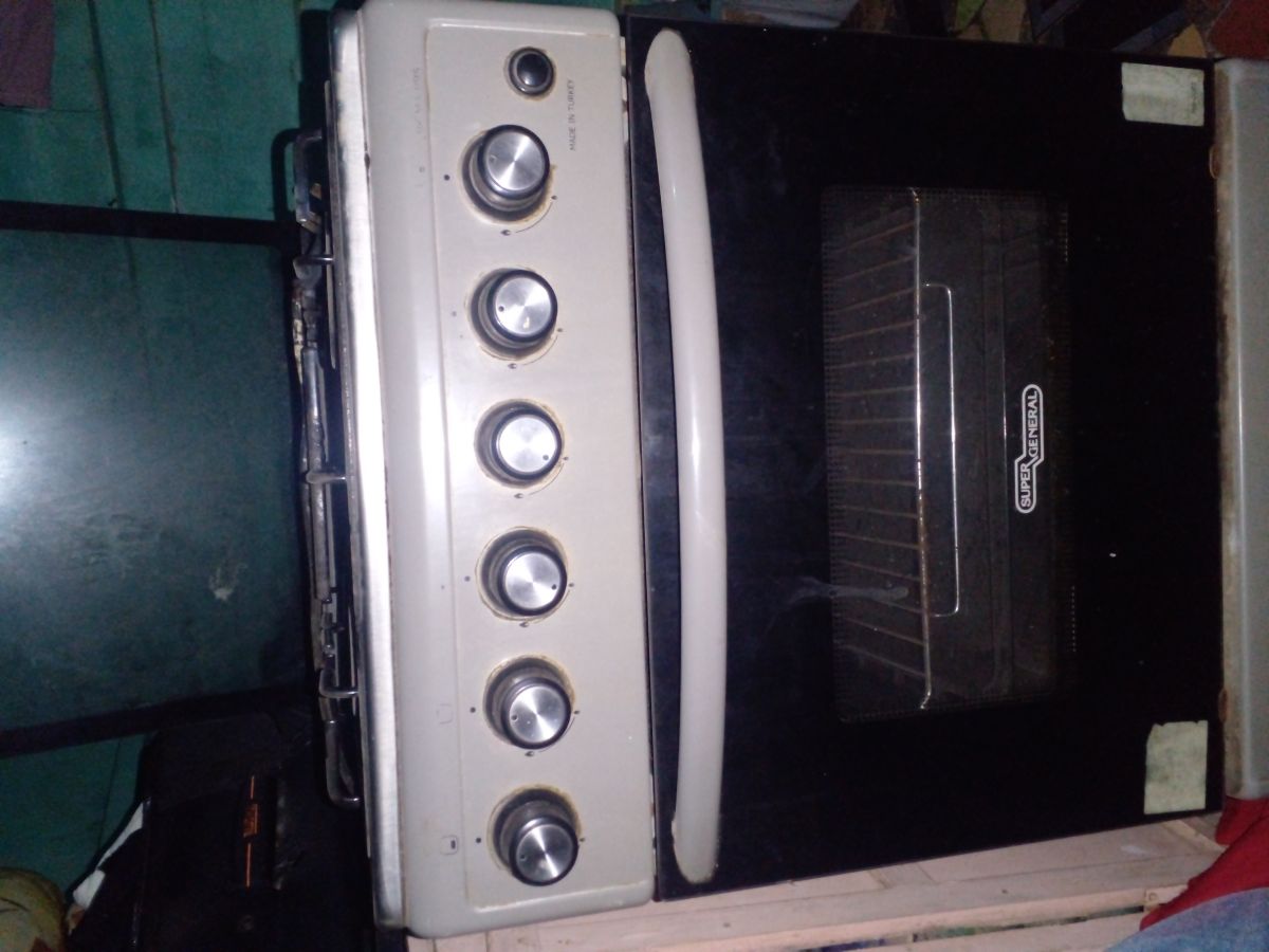 Gazinière 4 feux peu utilisée