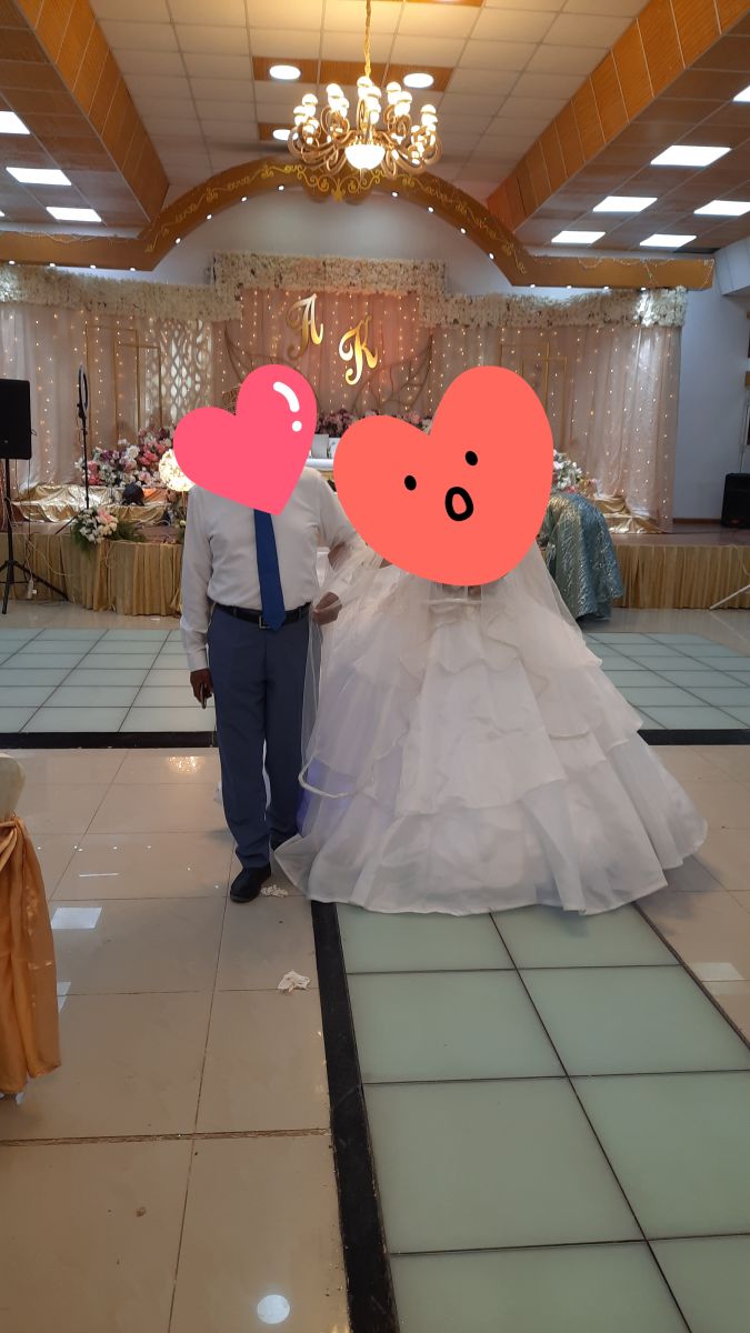 Robe de mariée blanche avec traîne, portée 1 fois