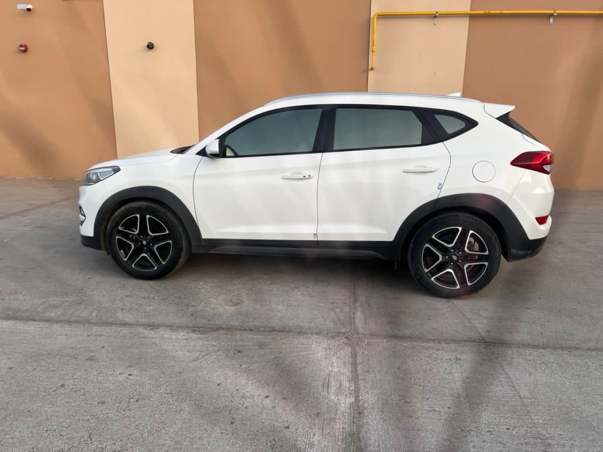 Hyundai Tucson 2016, excellent état, climatiseur, négociable