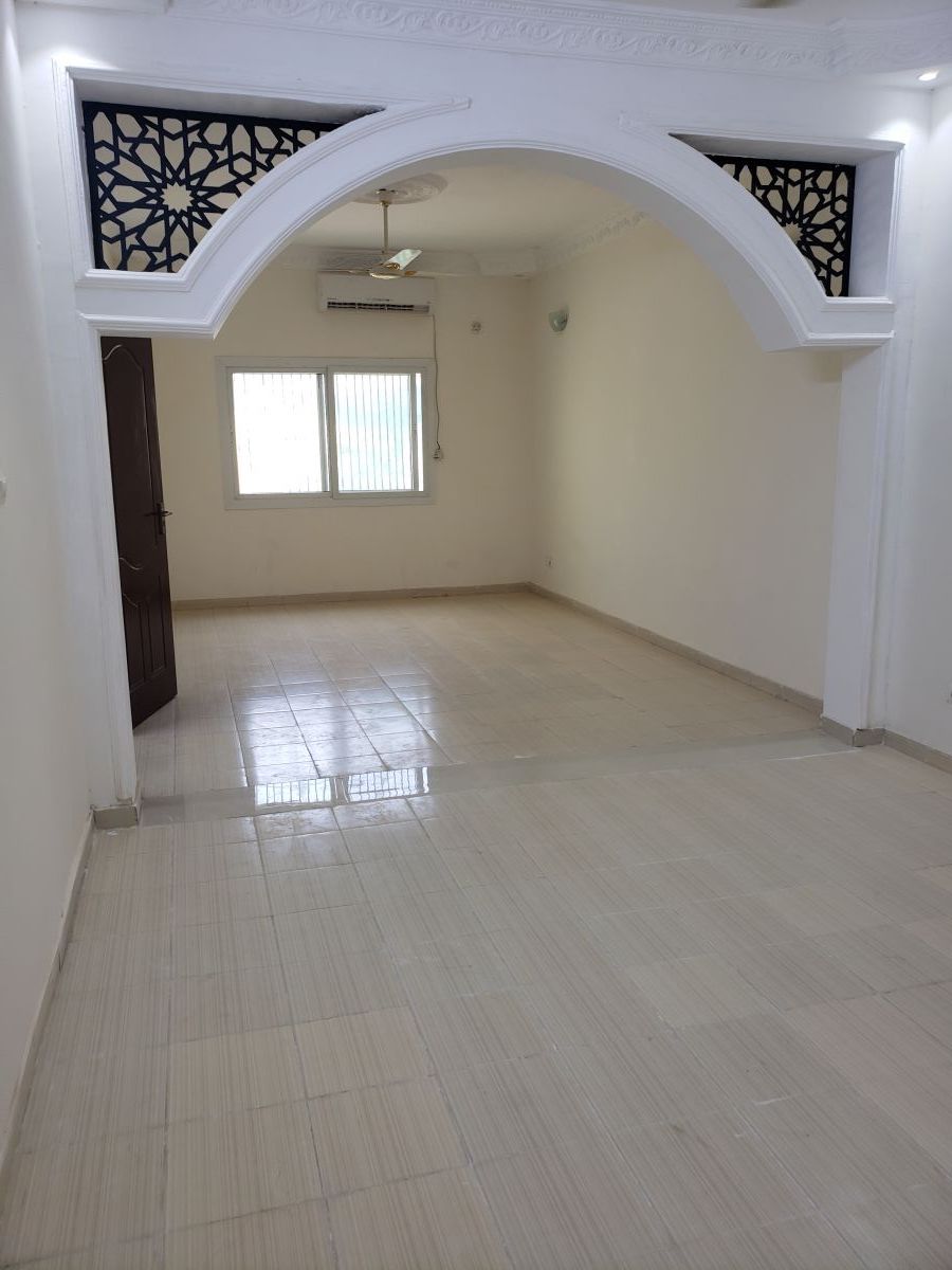 Villa spacieuse F5 avec terrasse et parking privé à Cité Hamdani PK12