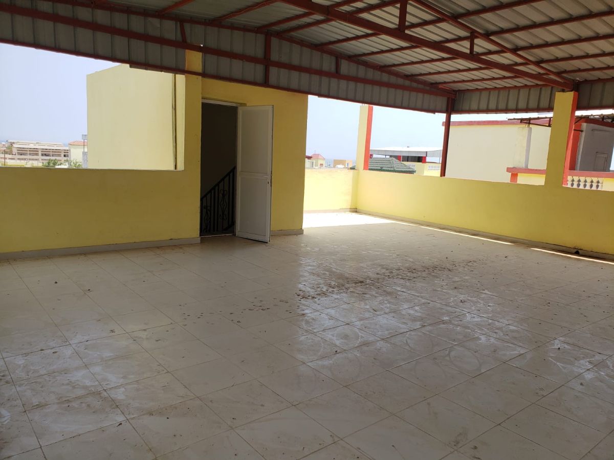 Villa spacieuse F5 avec terrasse et parking privé à Cité Hamdani PK12