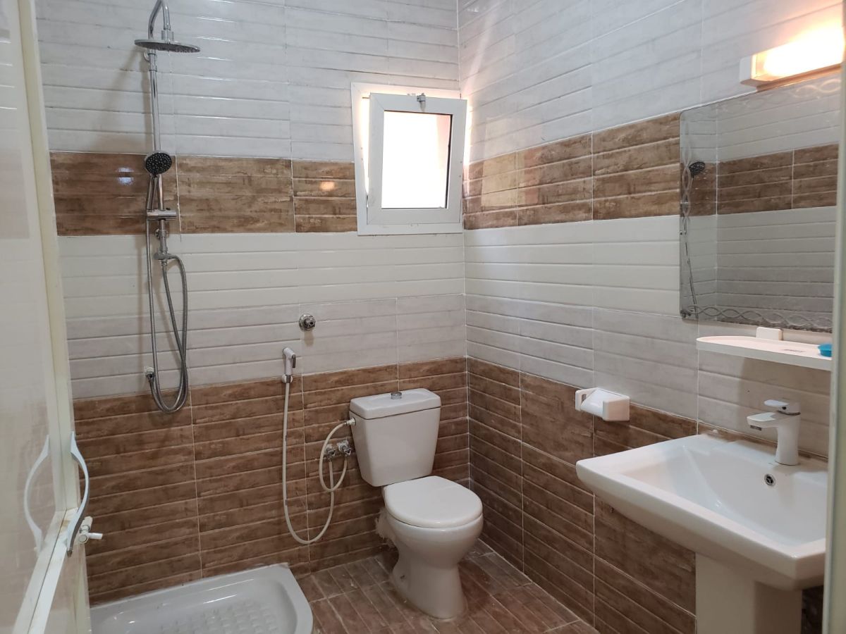 Villa spacieuse F5 avec terrasse et parking privé à Cité Hamdani PK12