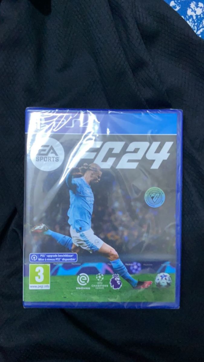 CD FIFA 24 pour PS4 - Importé de Belgique, jamais utilisé à Djibouti