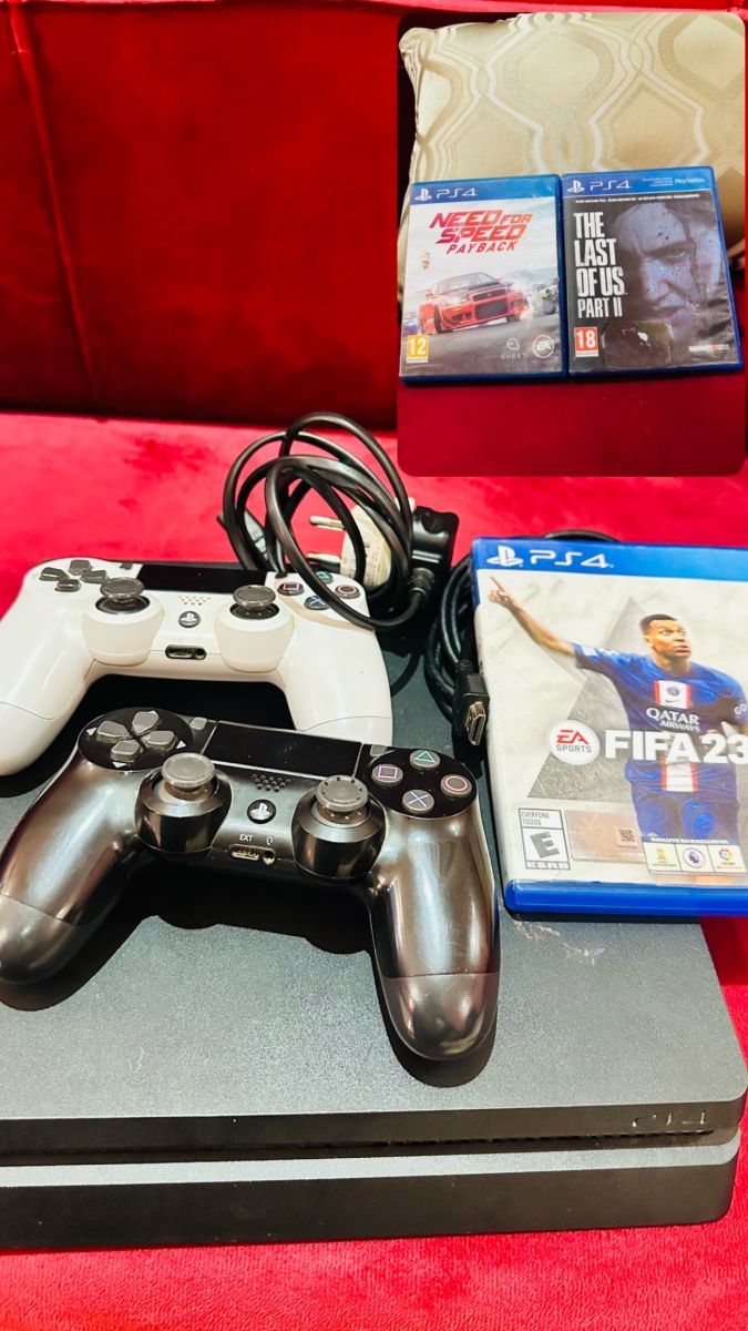 Lot PlayStation 2 Avec Manettes Et Jeu FIFA 14 – Pour Pièces Ou Réparation