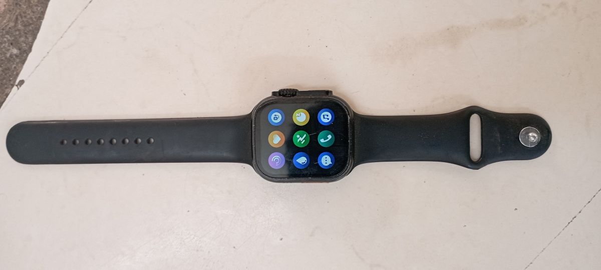 Montre en excellent état avec chargeur - Prix négociable