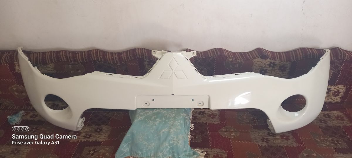 Pare-choc Mitsubishi L200 2009, neuf