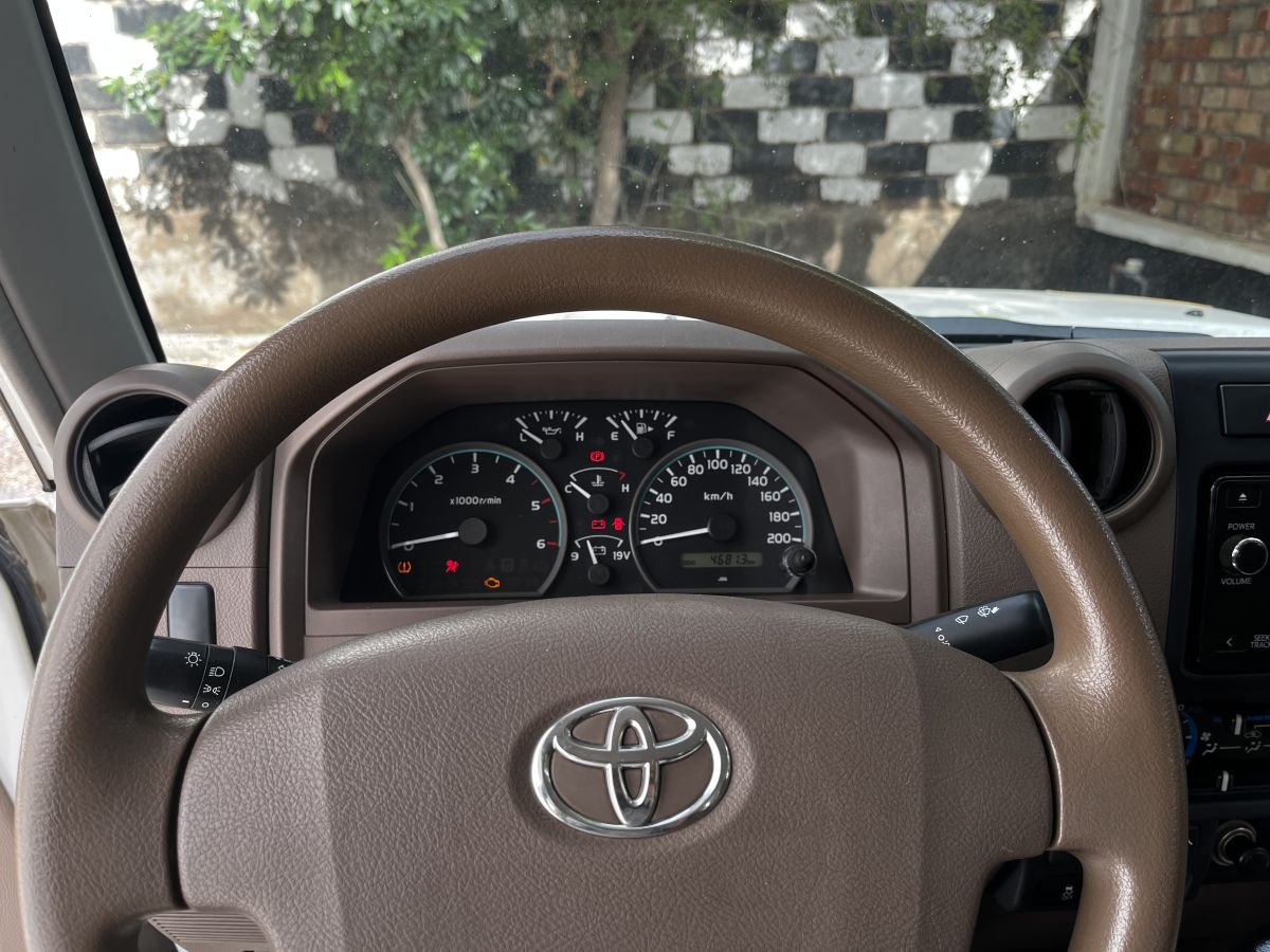 Toyota Hard Top V8 En Excellent état 46 000 Km à Djibouti 9726