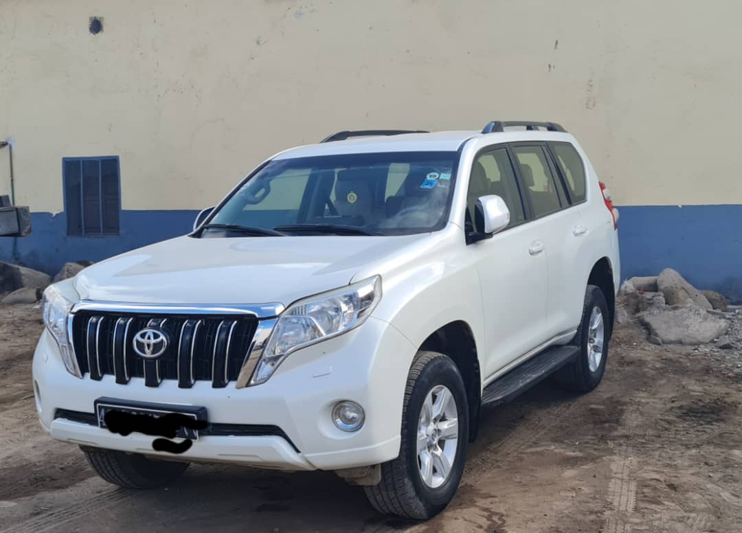 Toyota Prado en excellent état, boîte manuelle, diesel