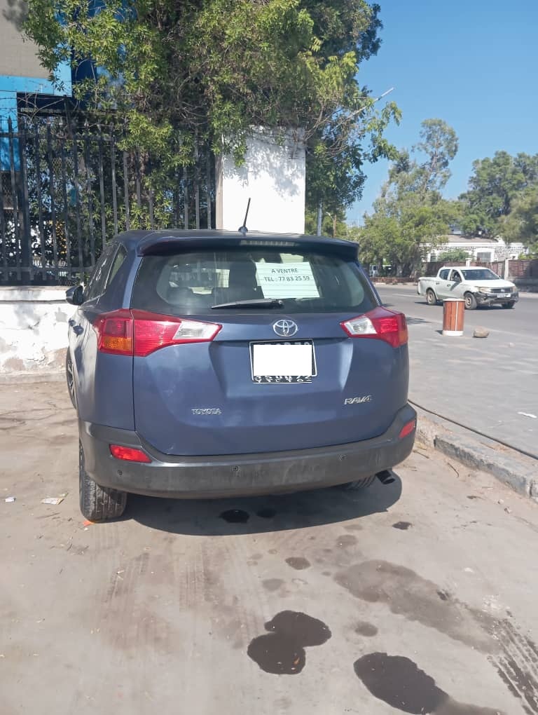 Toyota Rav 4 2014, entretenu avec révision complète et peinture refaite