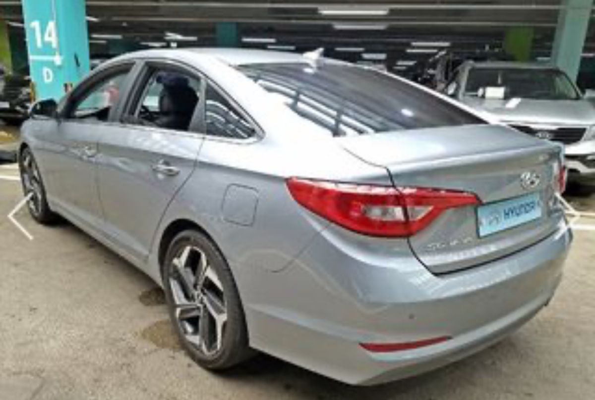 Hyundai Sonata 2016, diesel, 8 options complètes, bon état à Djibouti