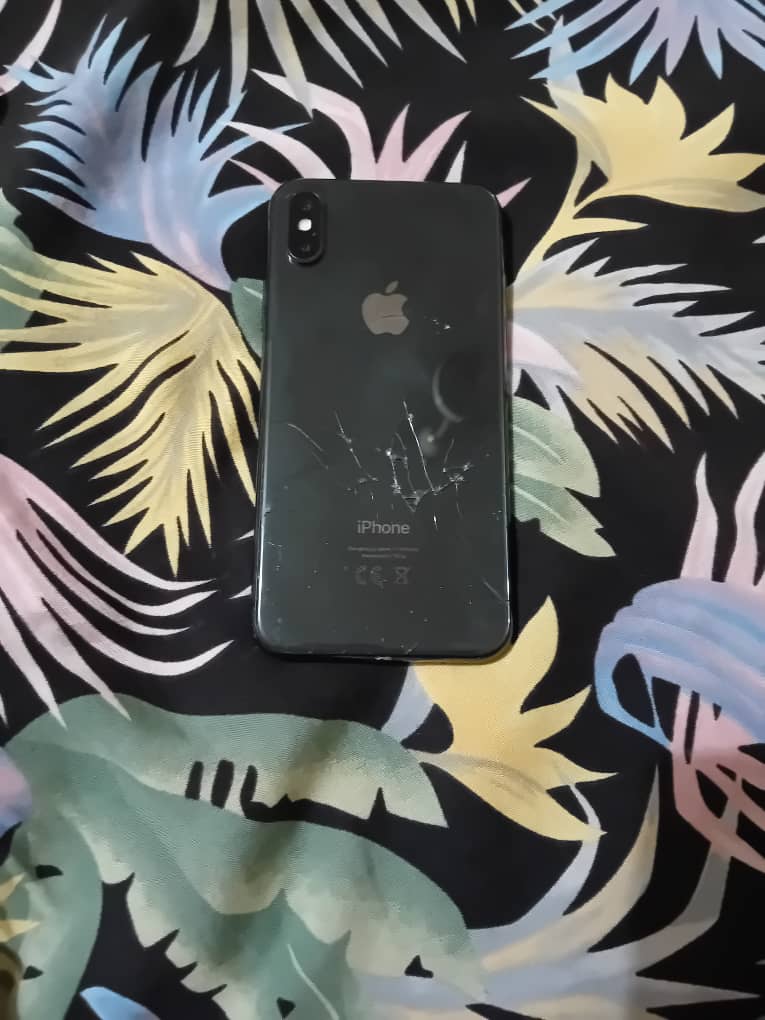 iPhone X 64GB, prix négociable, raison personnelle