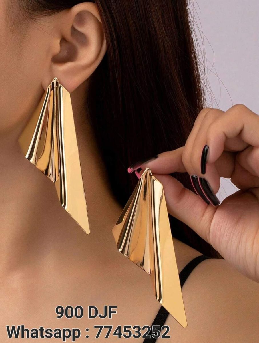 Bouclettes d\'oreilles en or de qualité - Livraison à Djibouti Ville!