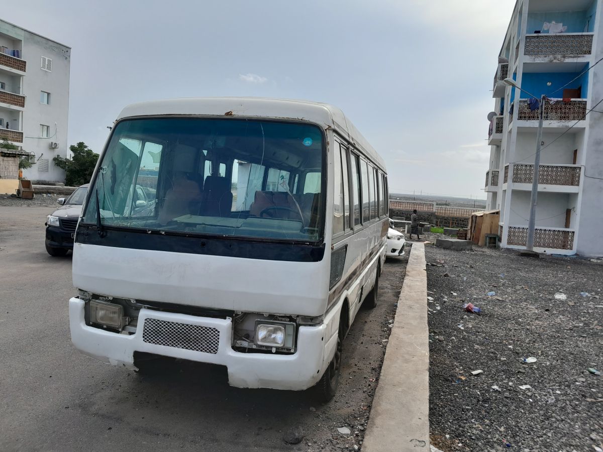 Mitsubishi Rosa 30 places, bon état, bien entretenue à Djibouti