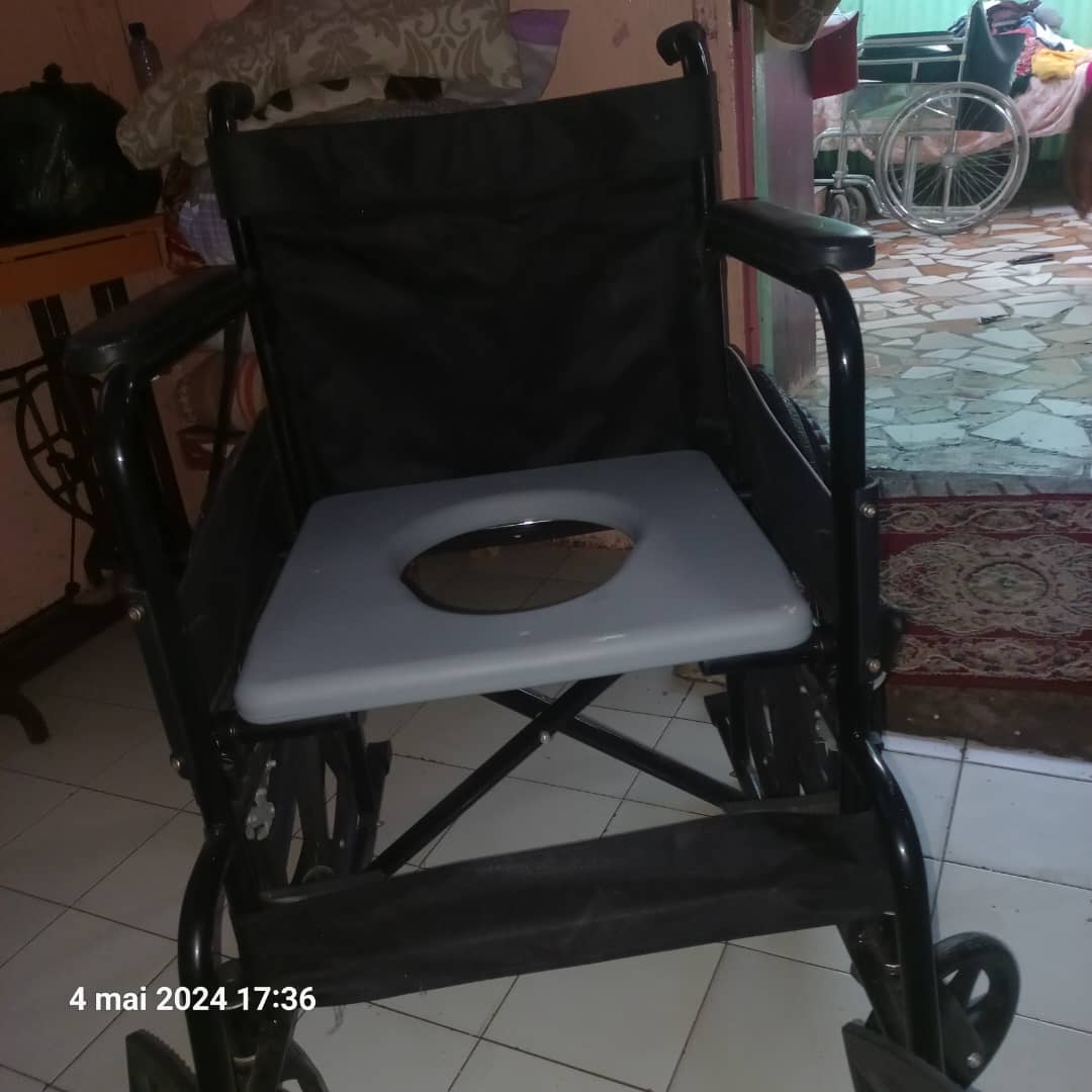Fauteuil neuf avec lavabo pour adulte