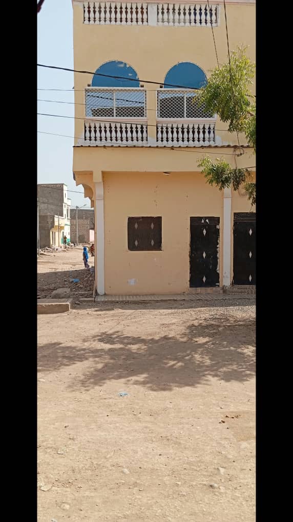 Location d\'un local commercial à Barwako 2 avec une belle façade