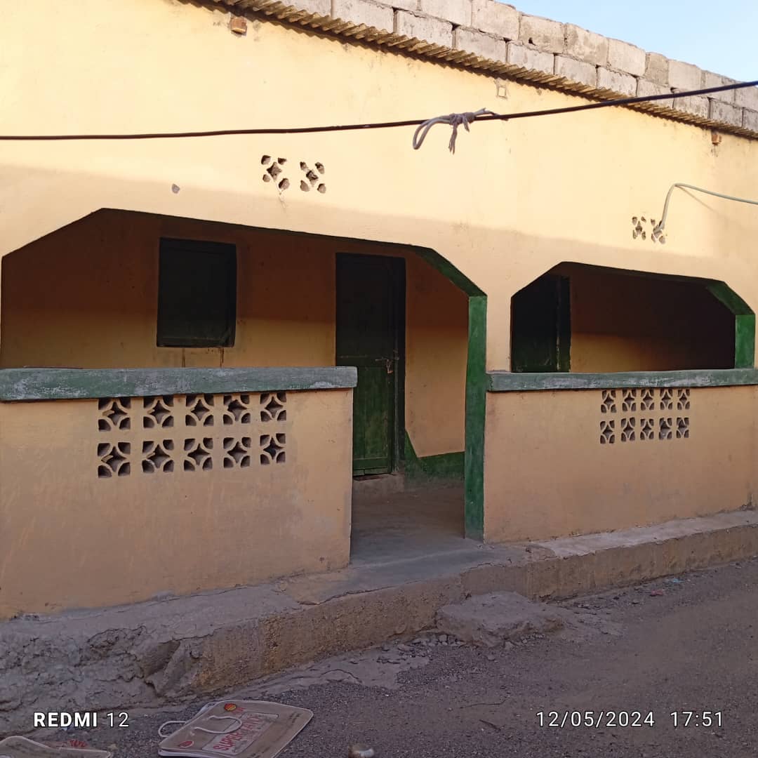 Maison F3 à Dikhil, bien construite avec 3 chambres et véranda