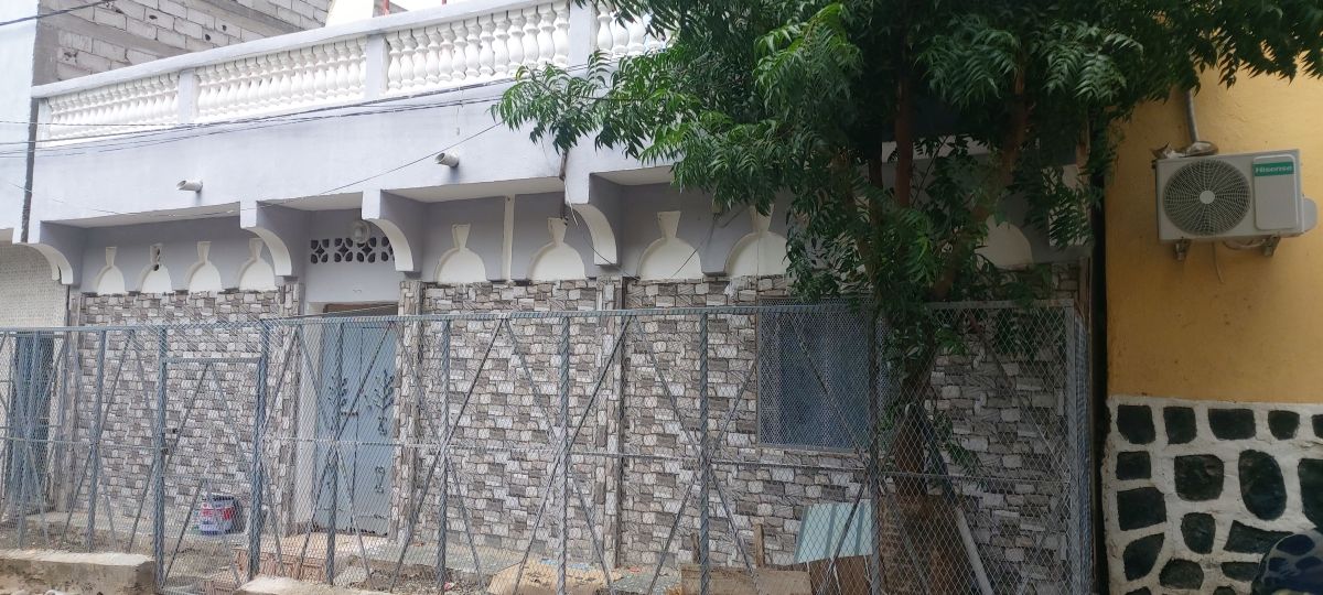 Maison f4 à louer, Barwako 1, près de l\'école.