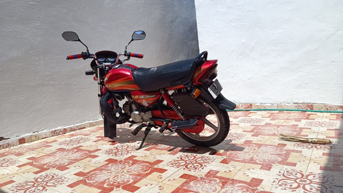 Moto Héro rouge, bon état, 6 mois d\'utilisation