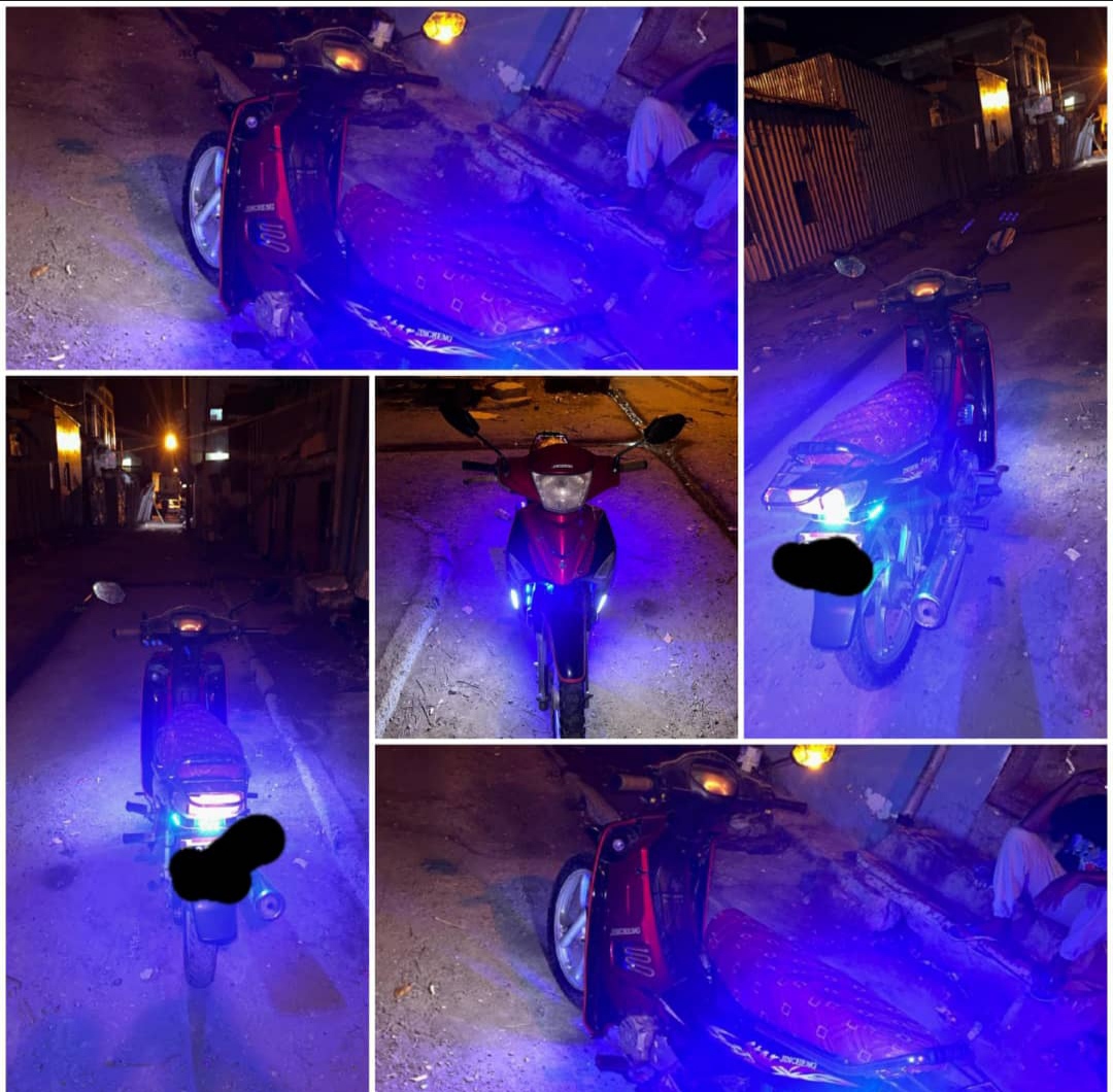 Moto Jincheng 110 Rouge Noir, 2 pneus neufs inclus